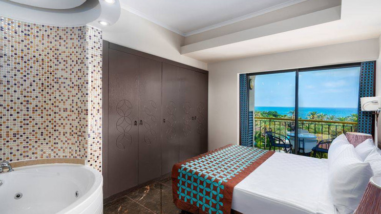 Azura Deluxe Resort & Aqua Sorgun 